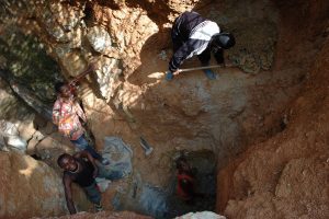 Wolframite_Mining_in_Kailo2,_DRC - BT News