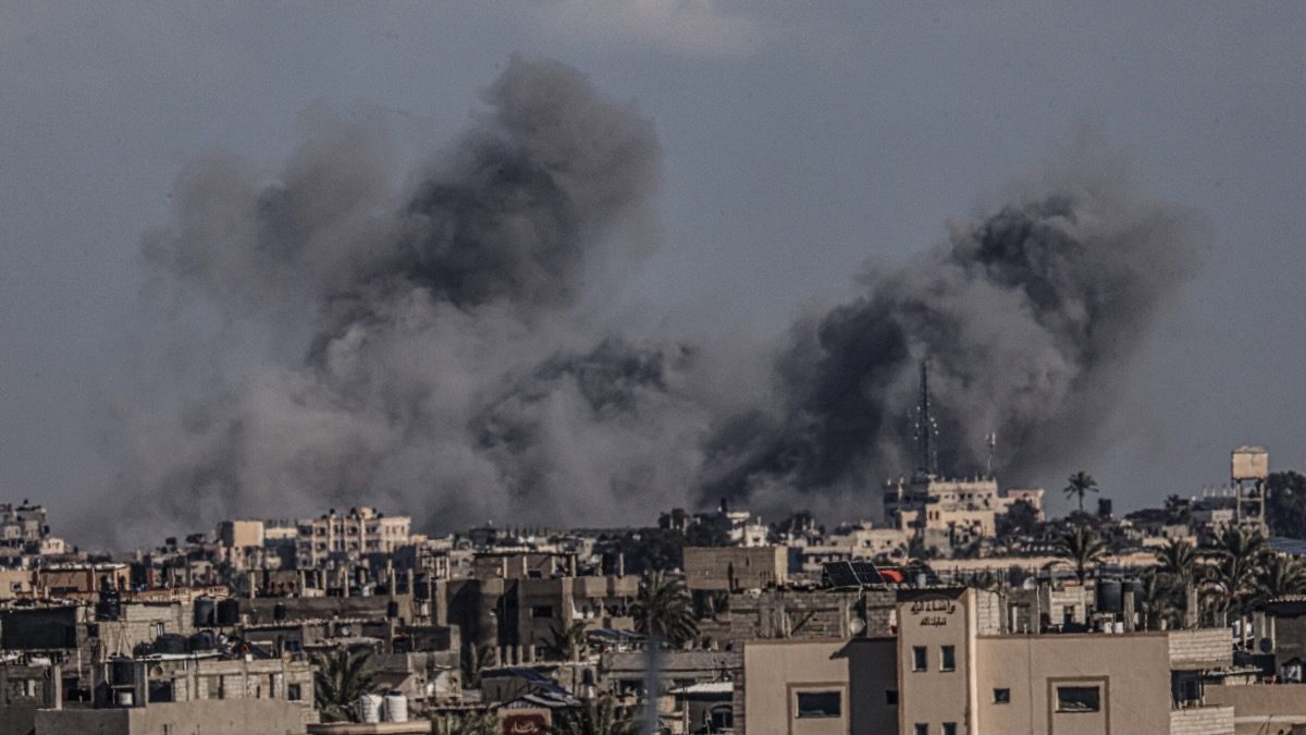 Khan Younis and Gaza City under attack as Blinken lands in Israel