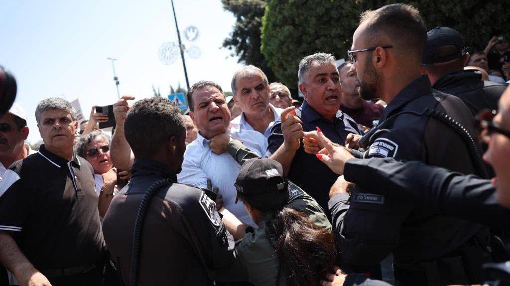 Palestinian councils in Israel protest suspension of funds