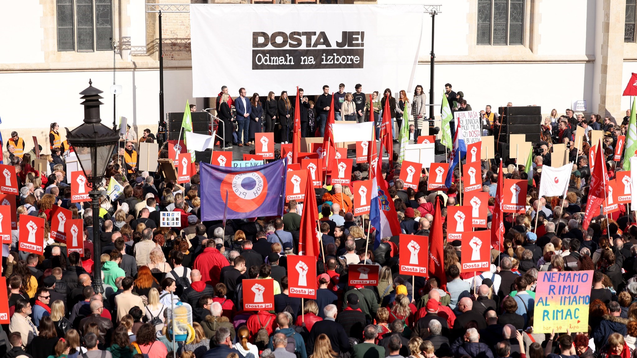 Thousands hits the streets in Zagreb in a massive anti-government protest