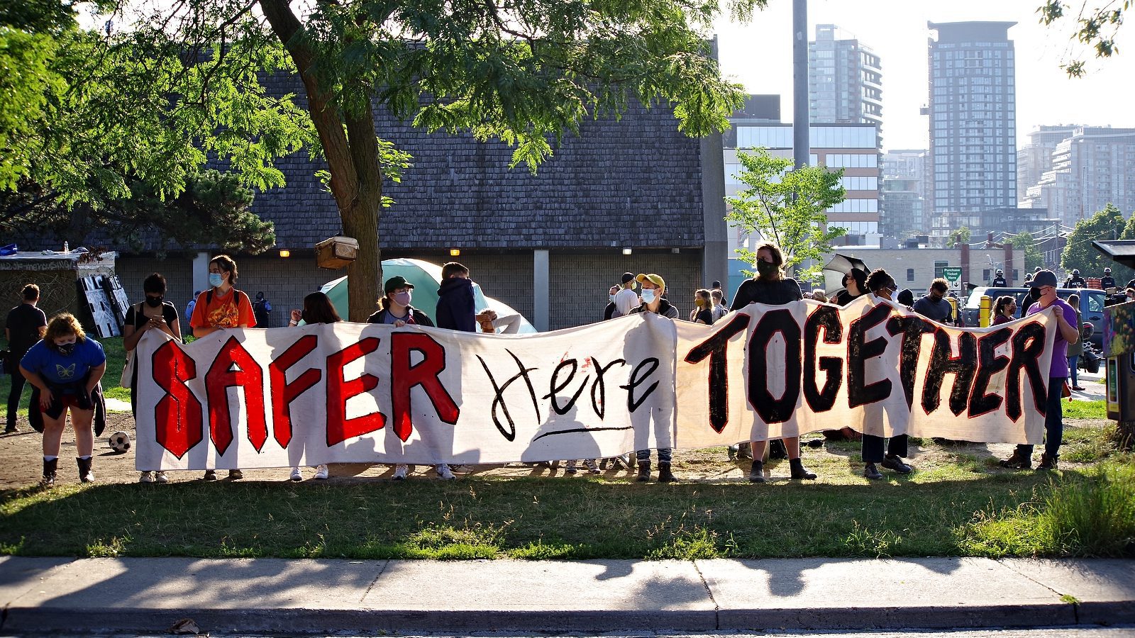 26 arrested in police crackdown on homeless encampment in Toronto