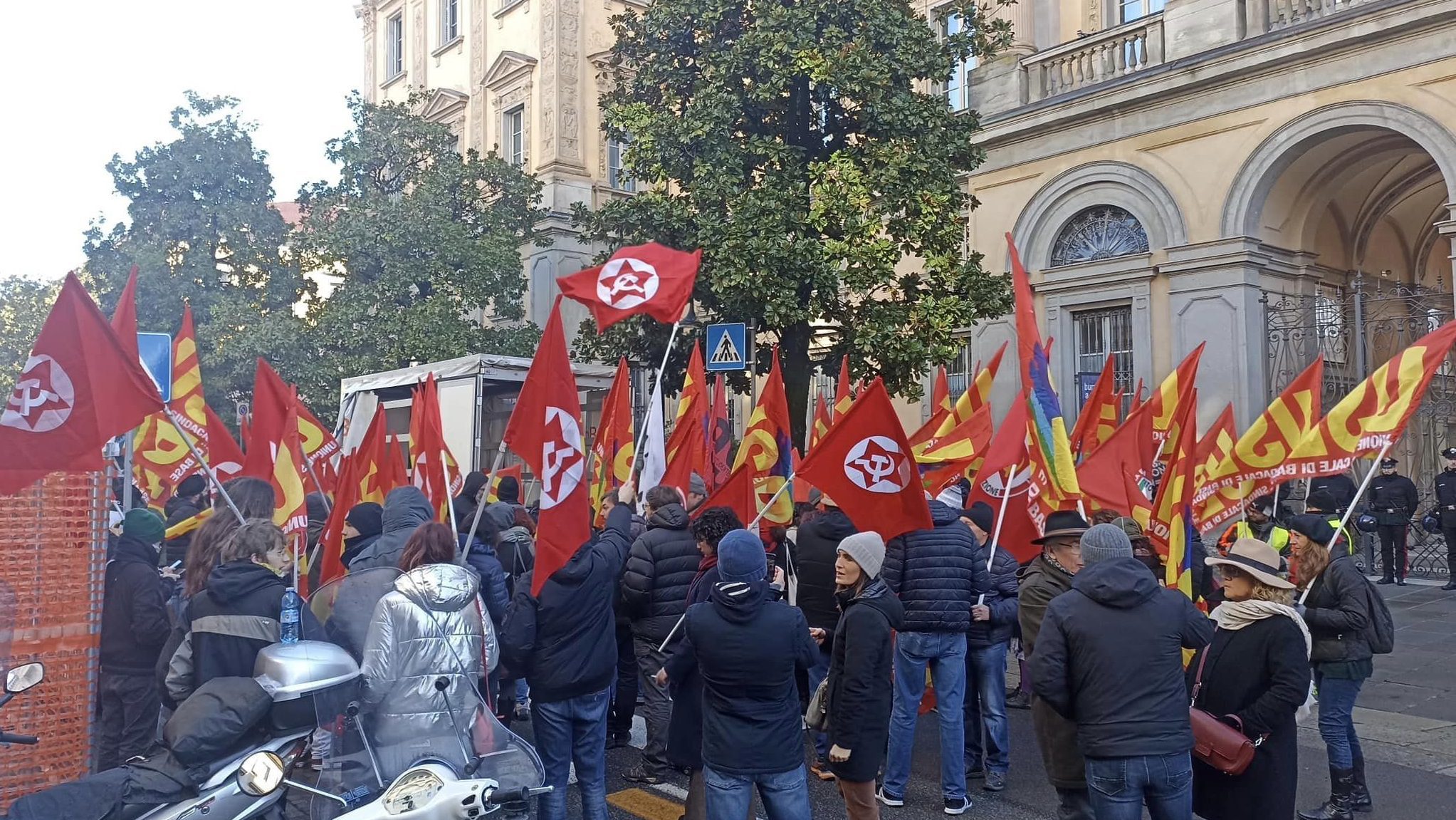 Italian logistics workers struggle for pay and dignity