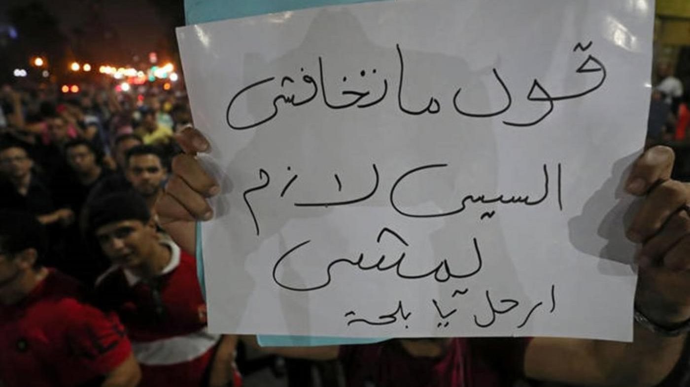 1 killed, hundreds arrested in anti-government protests in Egypt