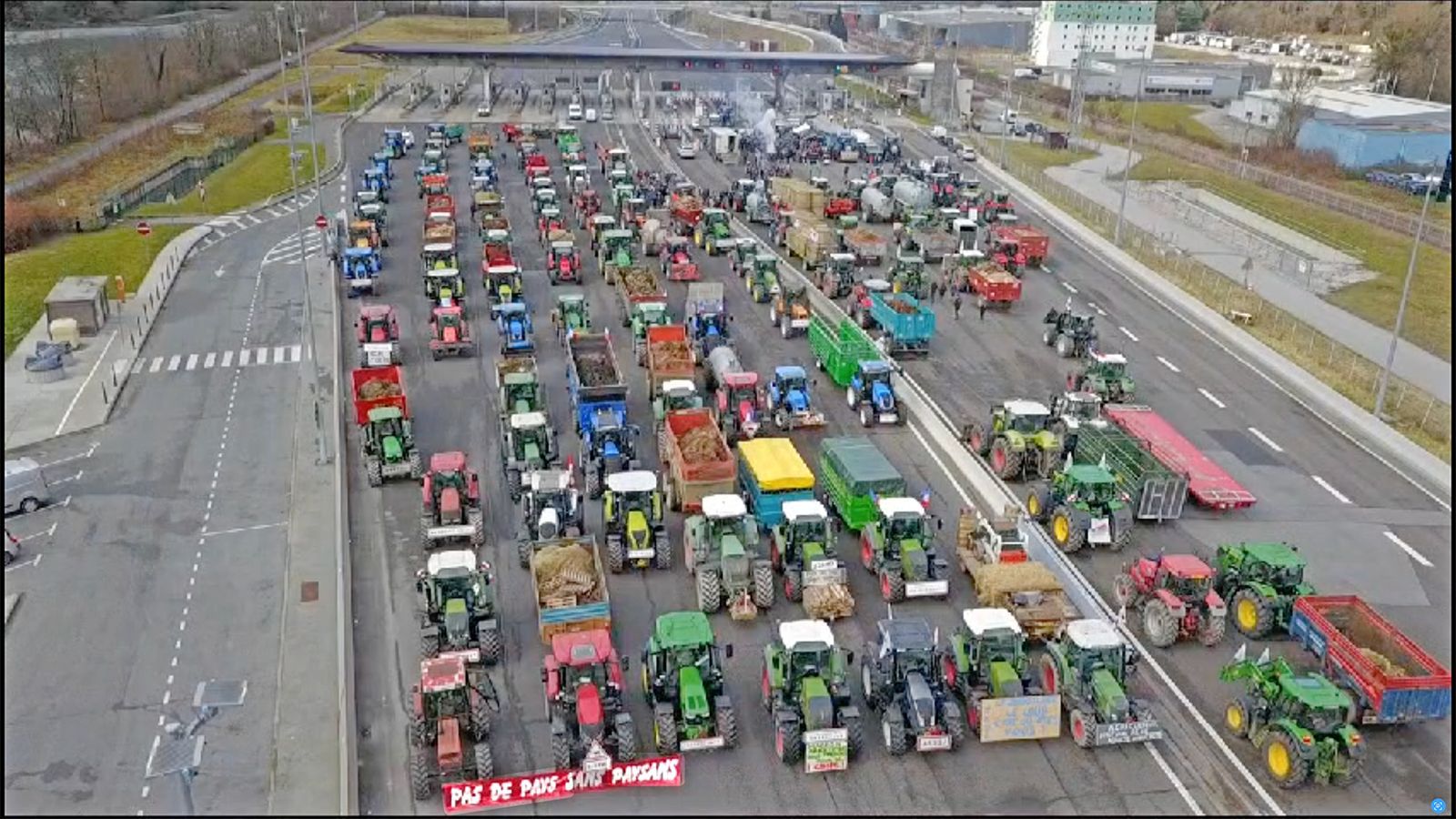 French farmers step up their siege of Paris, protesting low income and high costs