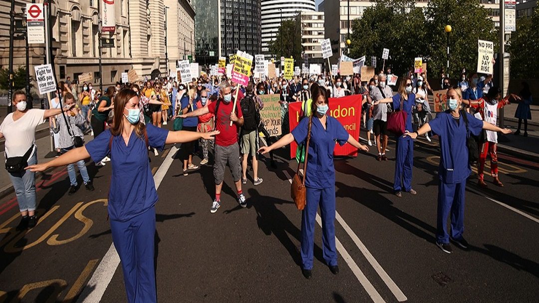 Health workers in the UK protest demanding wage hike