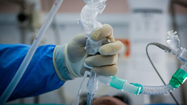 Greek government forced to rescind controversial circular on doctors’ duty