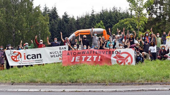 Close US bases and scrap plan to buy bombers, demands German left