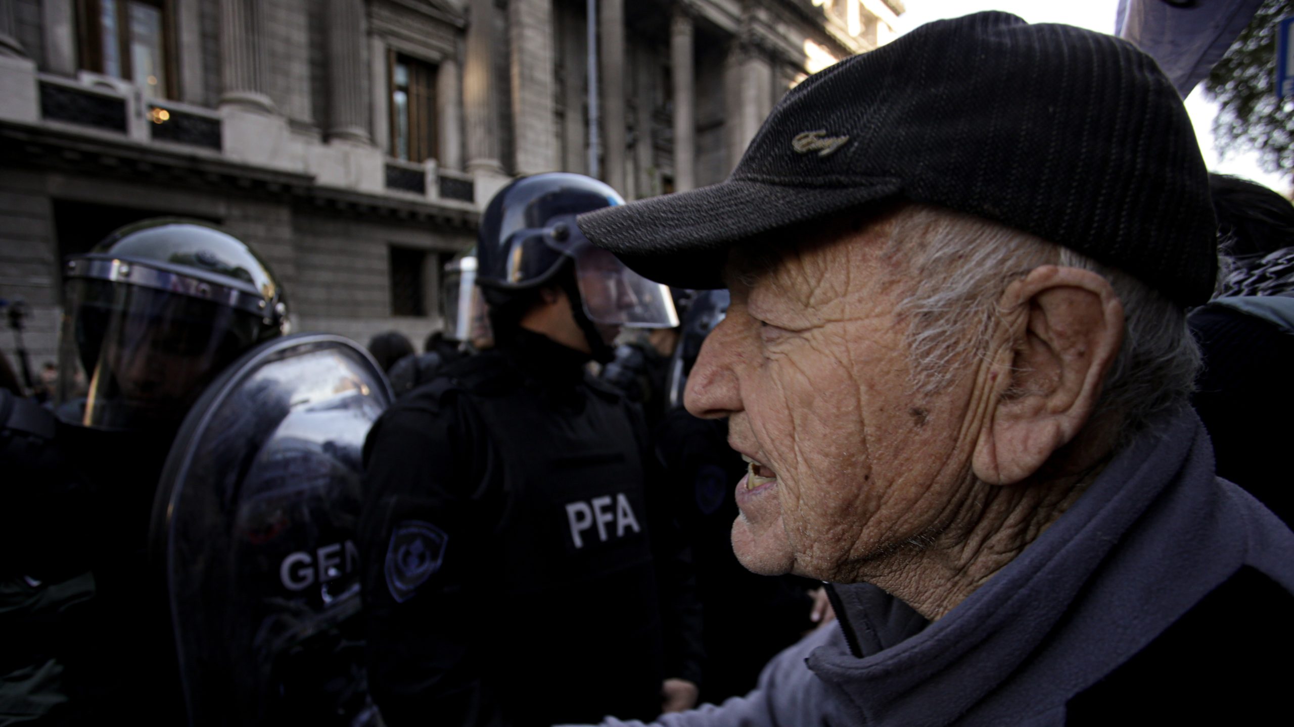 Milei vetoes pension increase and doubles down on repression