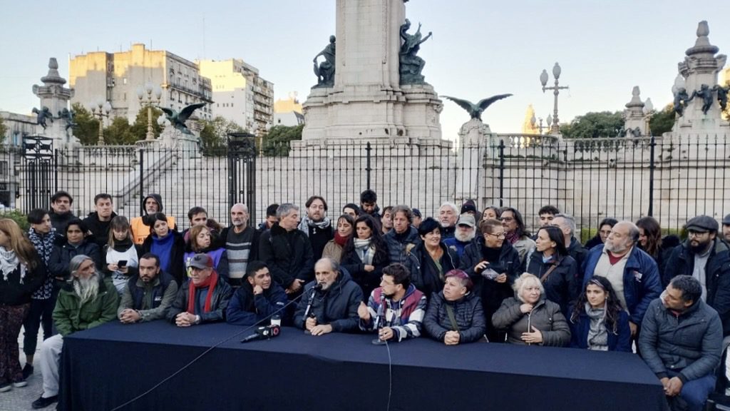 Argentine social movements denounce illegal raids by government