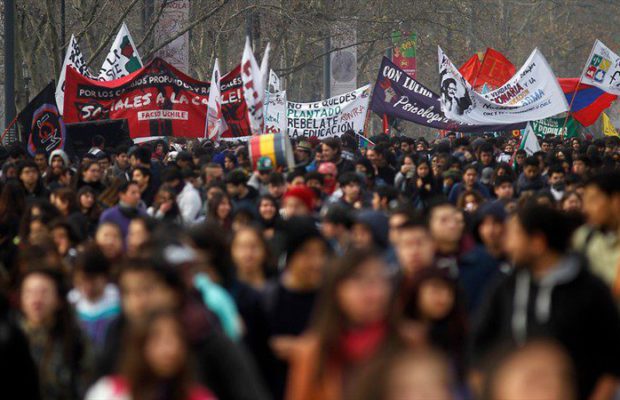 Thousands of Chilean students mobilize against Piñera’s anti-student policies