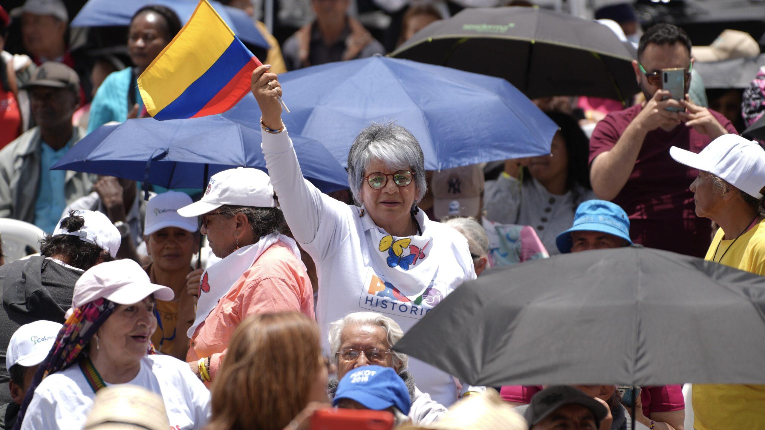 Colombians mobilize in support of pension reform and against “institutional” coup that would seek to remove Gustavo Petro