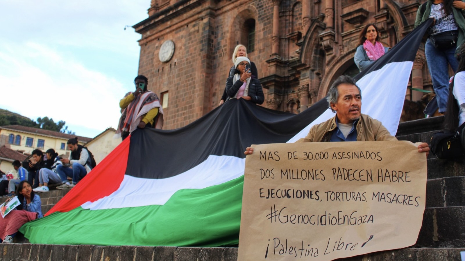 Israeli tourists attack vigil in Cusco in support of Palestine