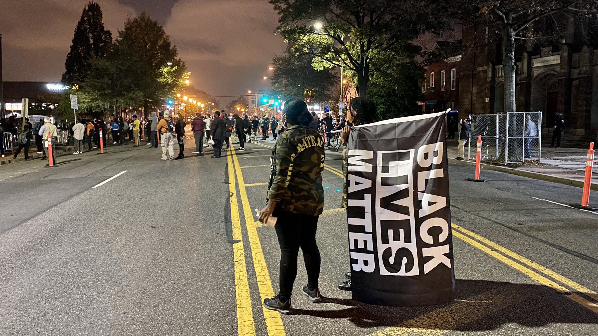 DC police violently disperse crowd demanding justice for Black man killed in pursuit