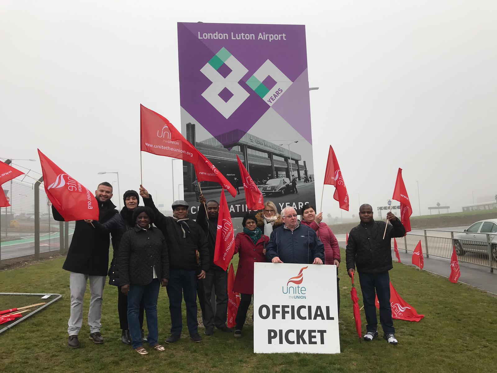 Sanitation staff at UK’s Luton airport battle for living wage