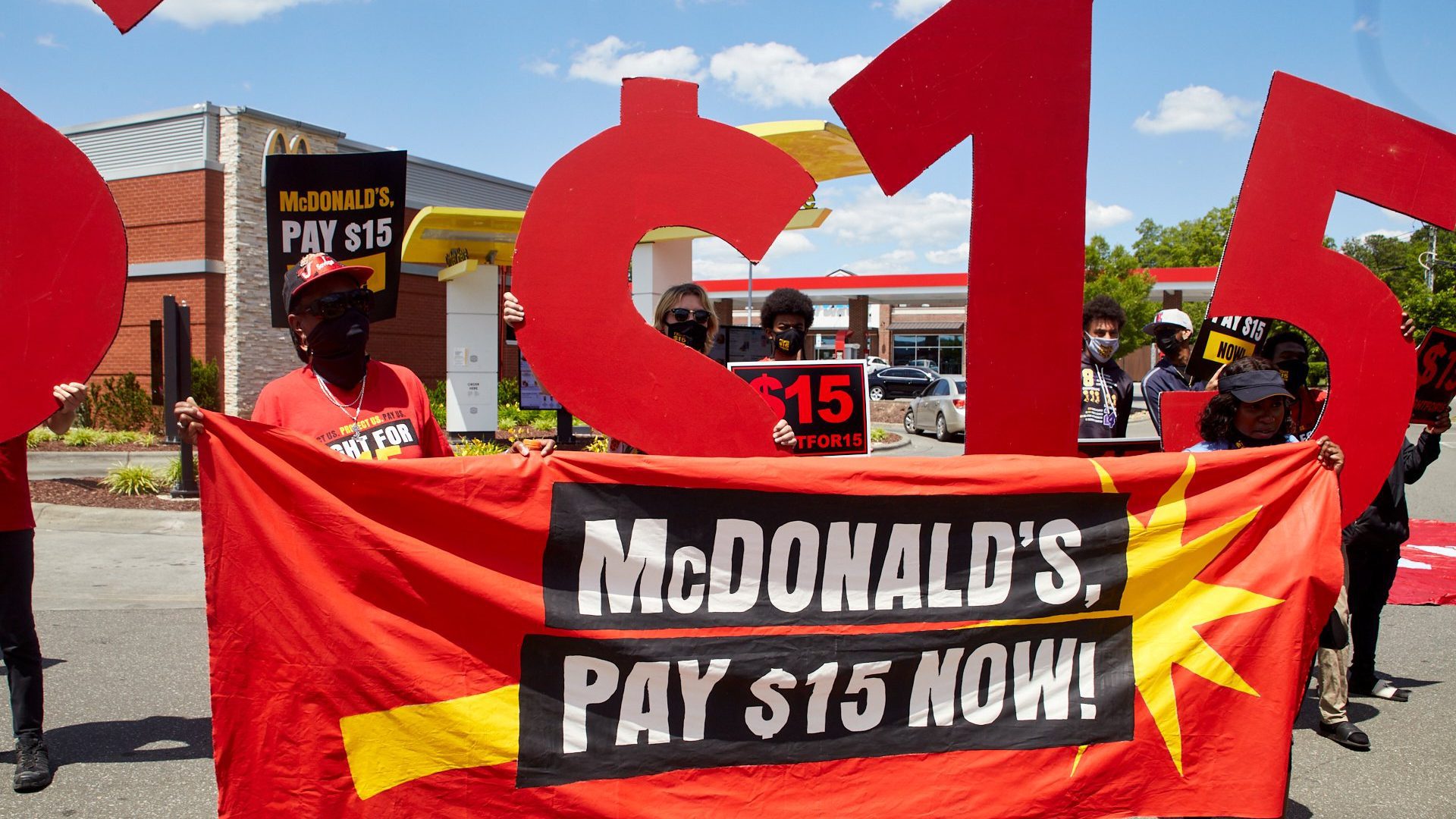 Thousands in US participate in nationwide McDonald’s strike, reject ‘PR stunt’ wage hike plan