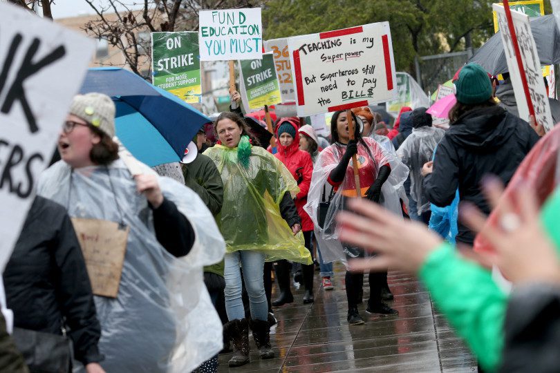 Oakland teachers approve new contract, vote to end strike