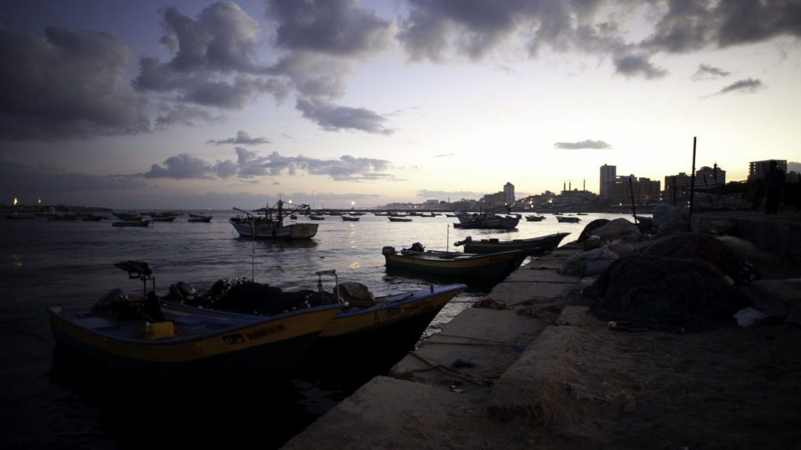 Israel launches missile attack on Gaza, restricts fishing zone