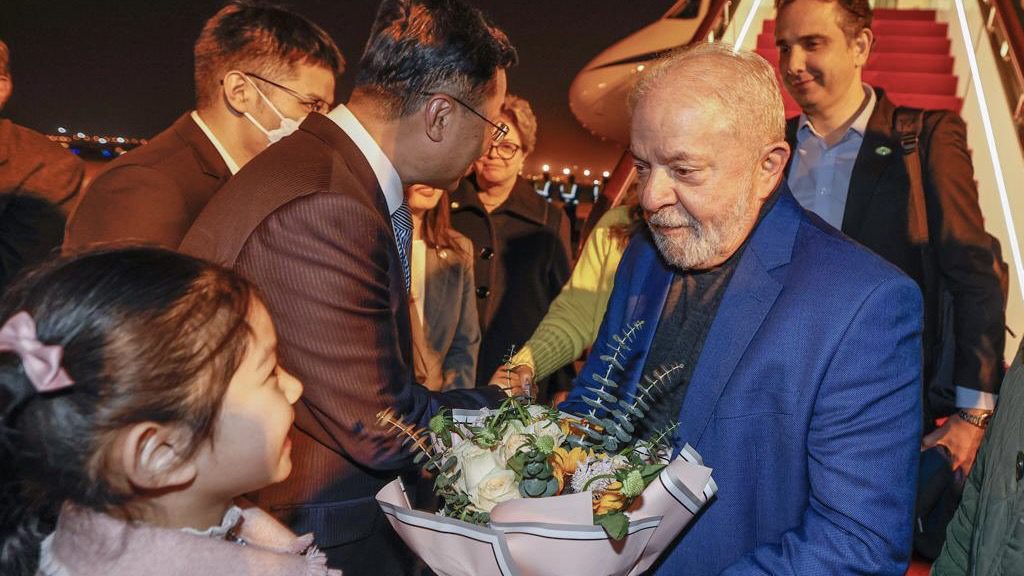 Lula visits China