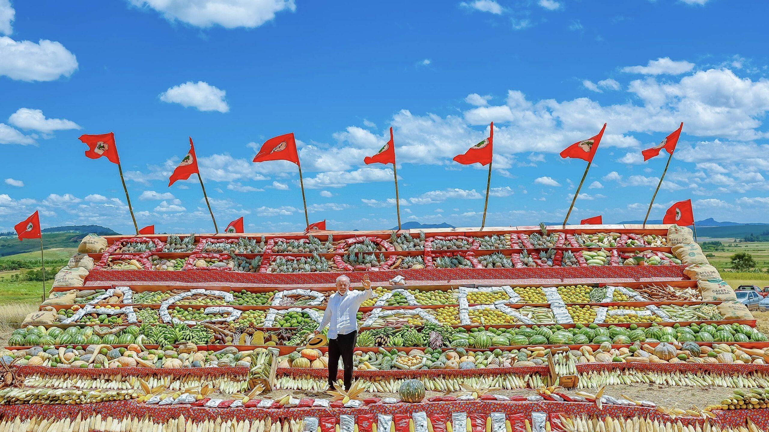 “Land has to be in the hands of the people,” says Lula at agrarian reform rally with MST