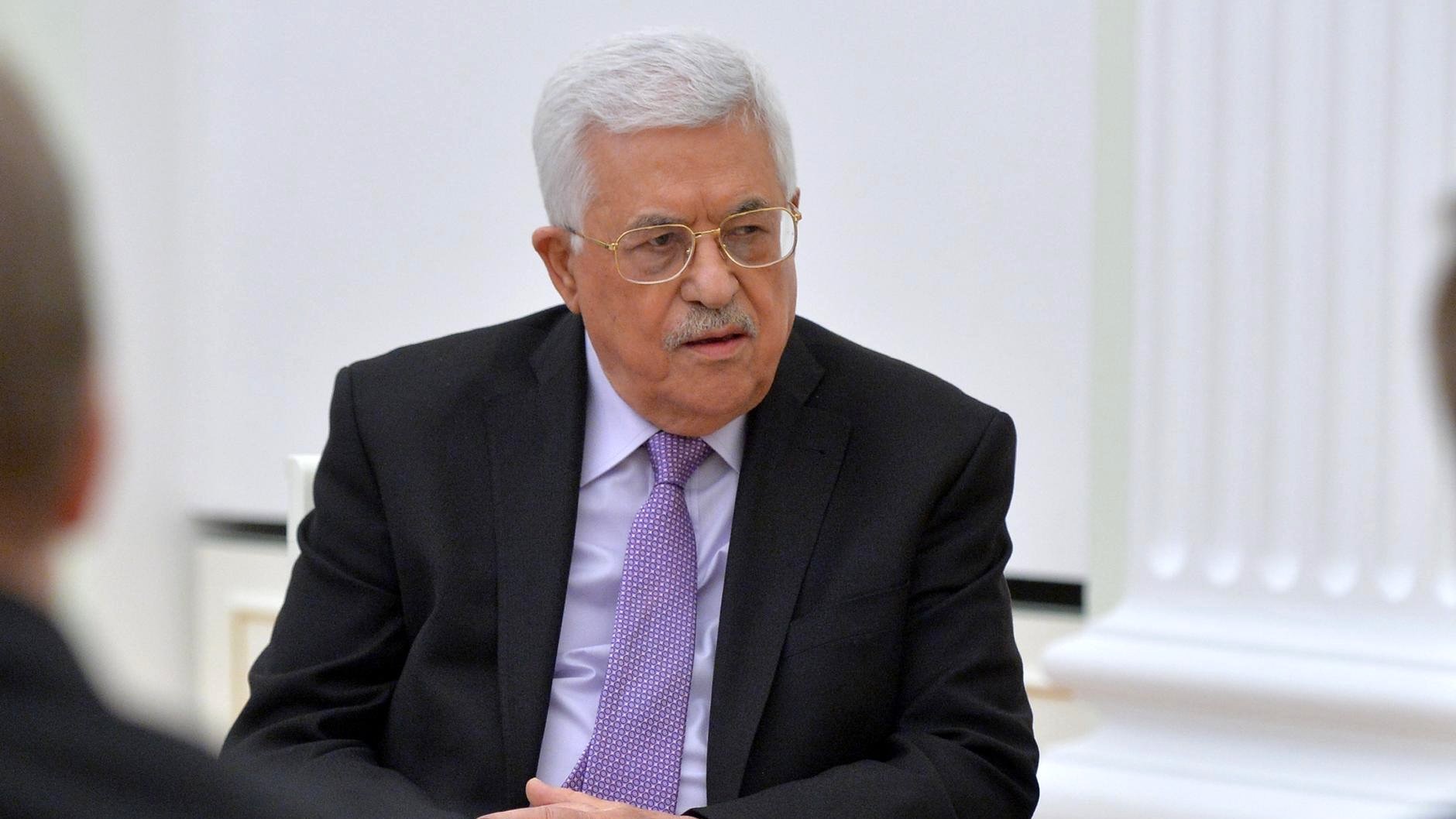 Abbas sacks head of detainees’ commission for opposing cuts of prisoners and martyrs’ stipends