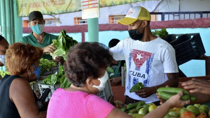 Cuba reafirma el socialismo mientras cuenta con su sector privado