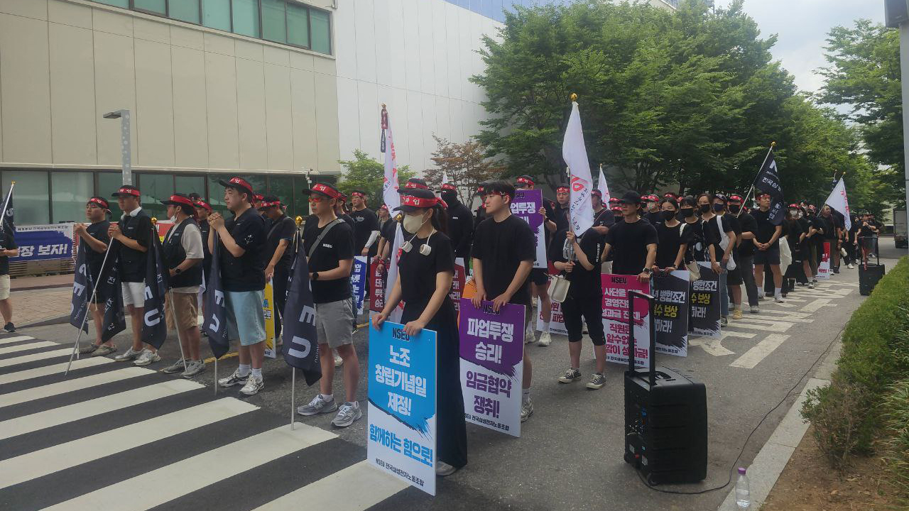 Indefinite strike at Samsung enters second week