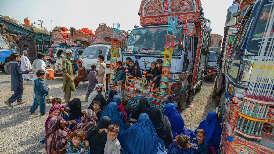 Pakistan continues forced displacement of thousands of Afghan refugees