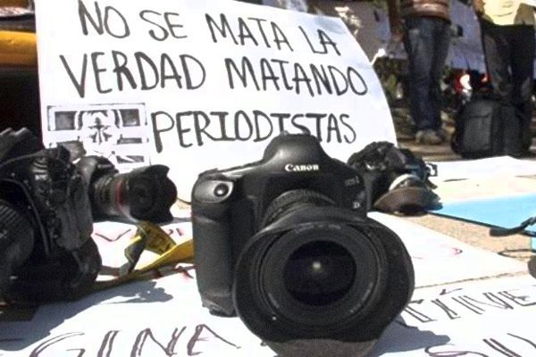 Paramilitary threats against Colombian journalists and alternative media outlets