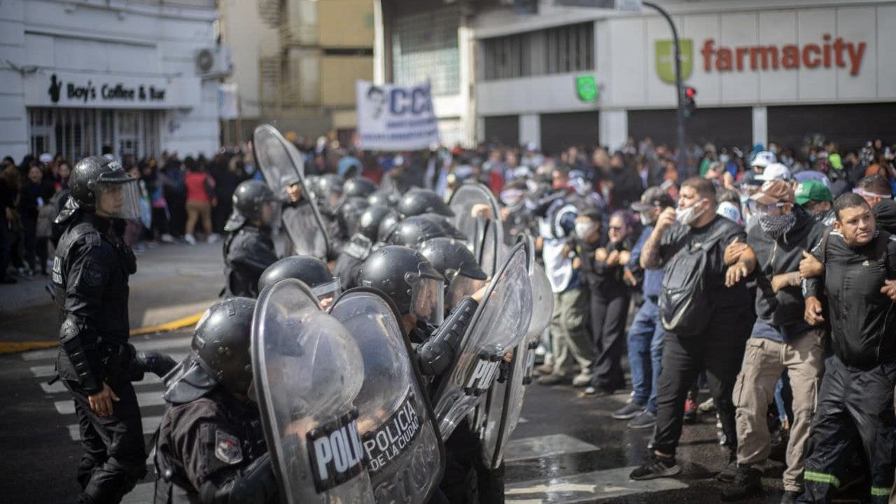 Milei celebrates violent repression of thousands protesting hunger in Argentina