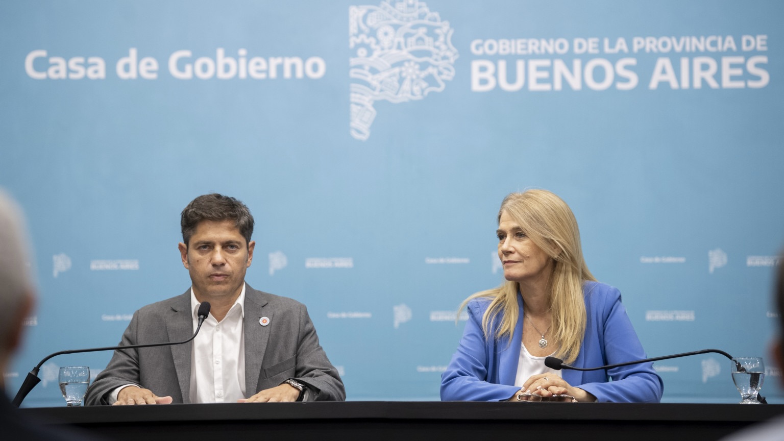 Milei exploits tragedy to attack Kicillof while facing criticism for state cuts and crypto scandal