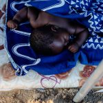 beb-dorme-em-acampamento-provisrio-em-beira-moambique-foto-rafael-stedile_46709440895_o - BT News