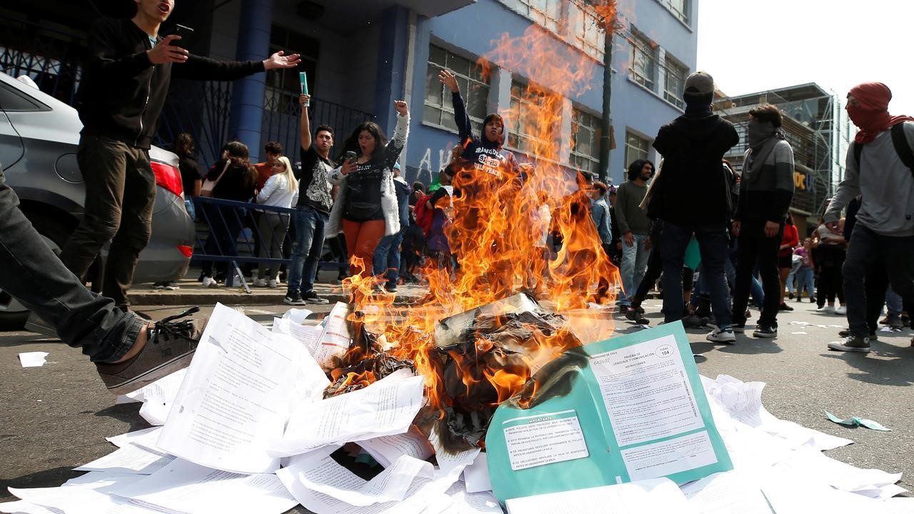 Chilean secondary students protest entrance exam and inequalities in higher education