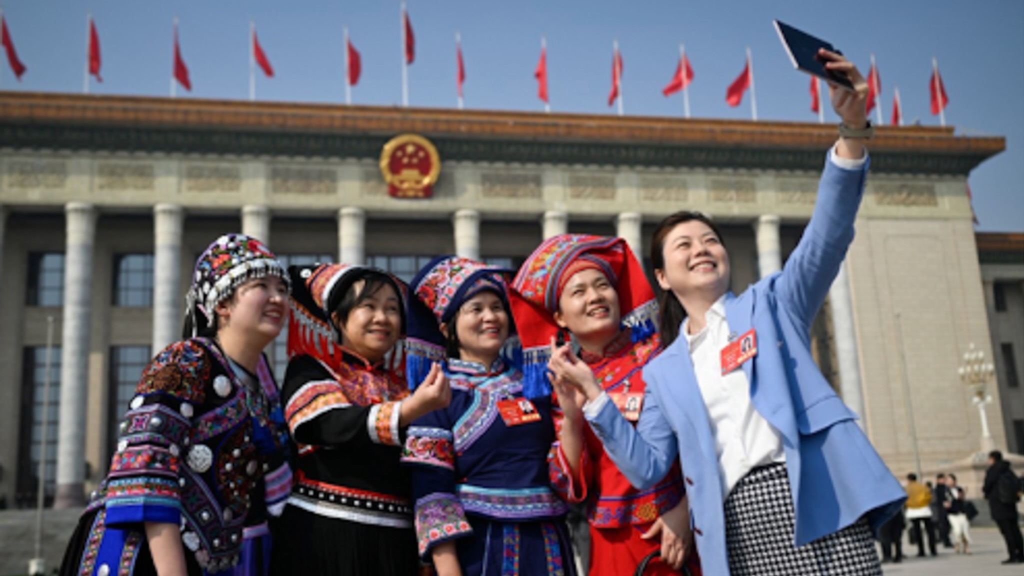 What are the differences between US and Chinese democracy?