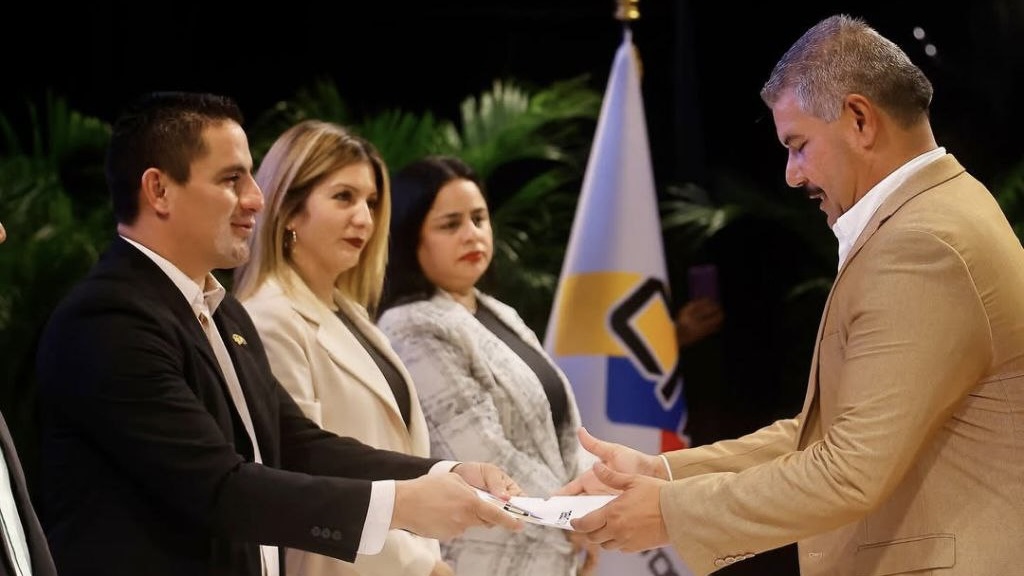 Chavismo sweeps regional and legislative elections in Venezuela