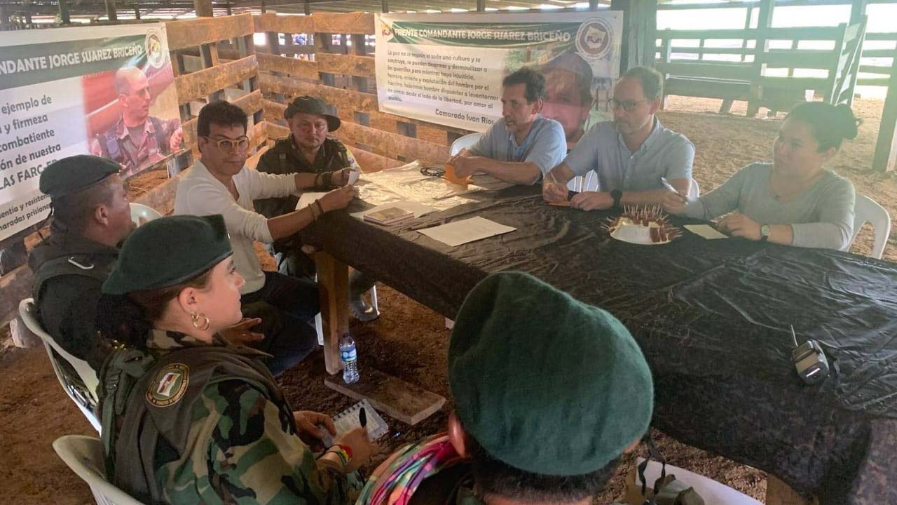 Colombian president announces peace talks with FARC dissident group