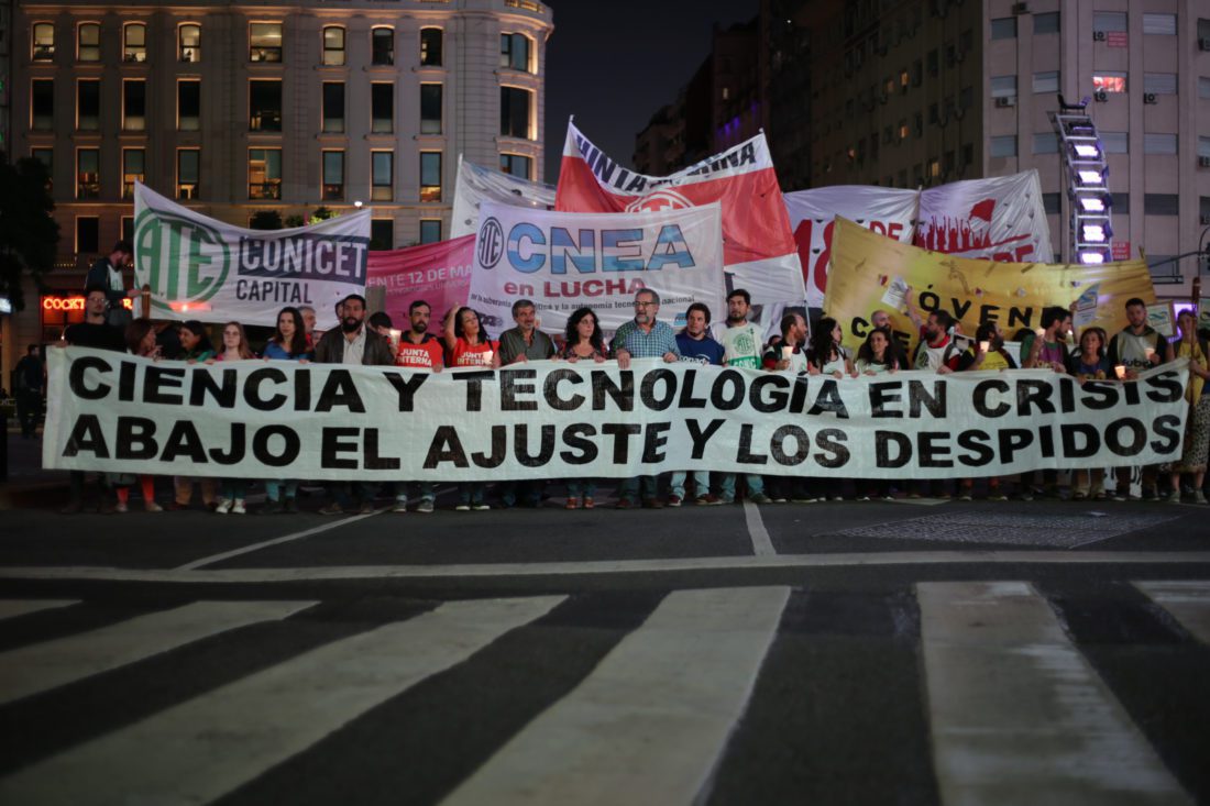 Argentines march in defense of science and technology