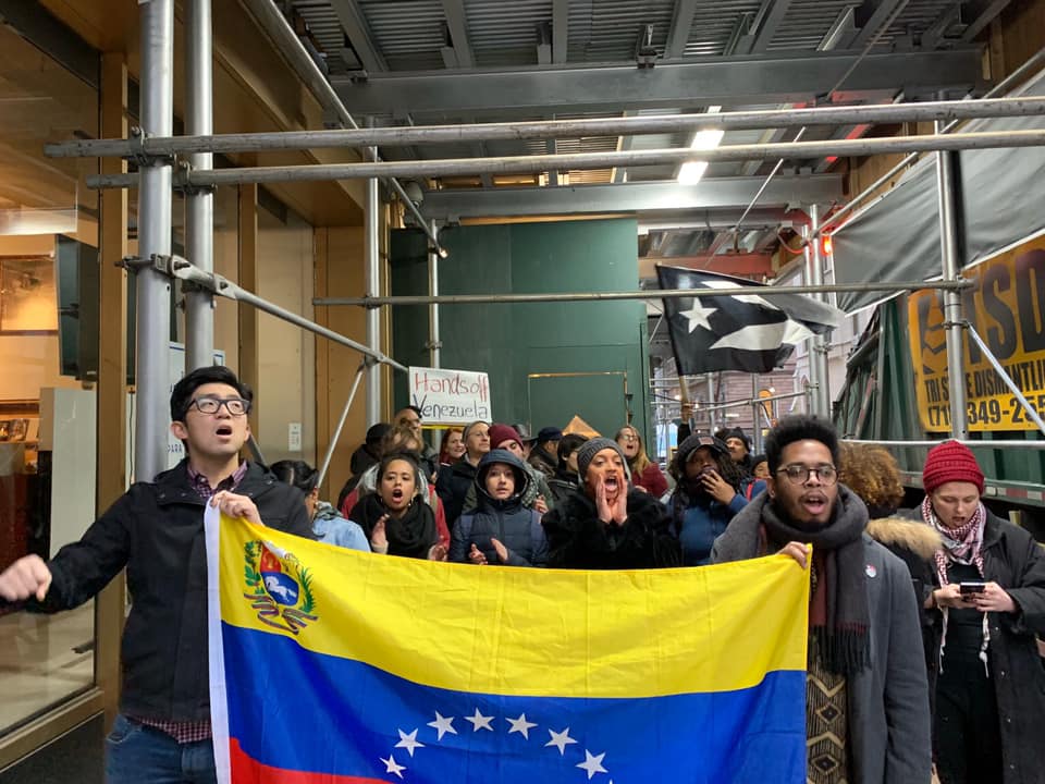 Protestors block Venezuelan opposition’s attempt to occupy consulate building in NYC