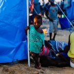 famlias-vivem-em-tendas-azuis-e-brancas-em-beira-moambique-foto-rafael-stedile_32682357597_o - BT News