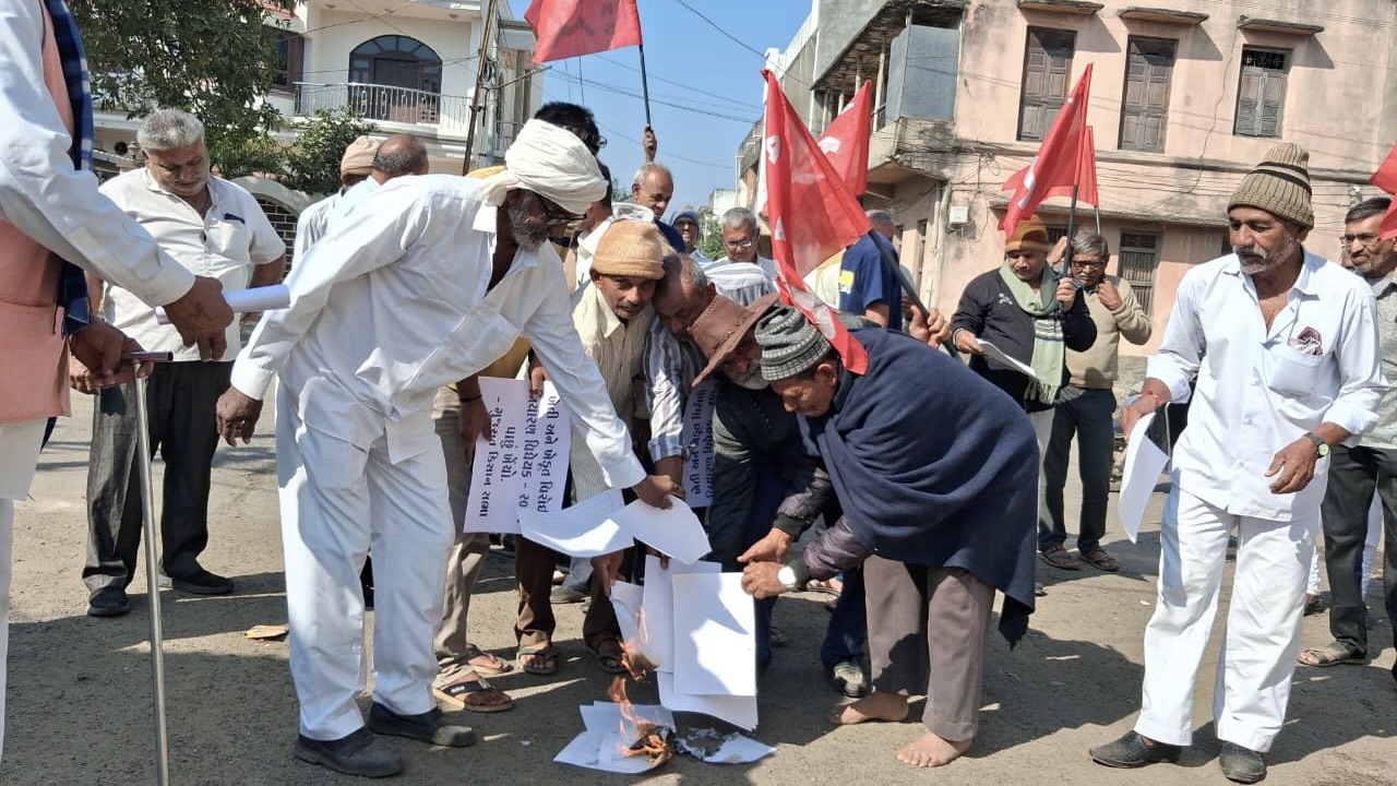 Indian farmers protest new seed bill, calling it a threat to the country’s sovereignty