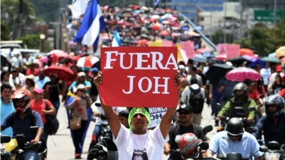 Hondurans intensify protests demanding JOH’s resignation after report links him to drug trafficking