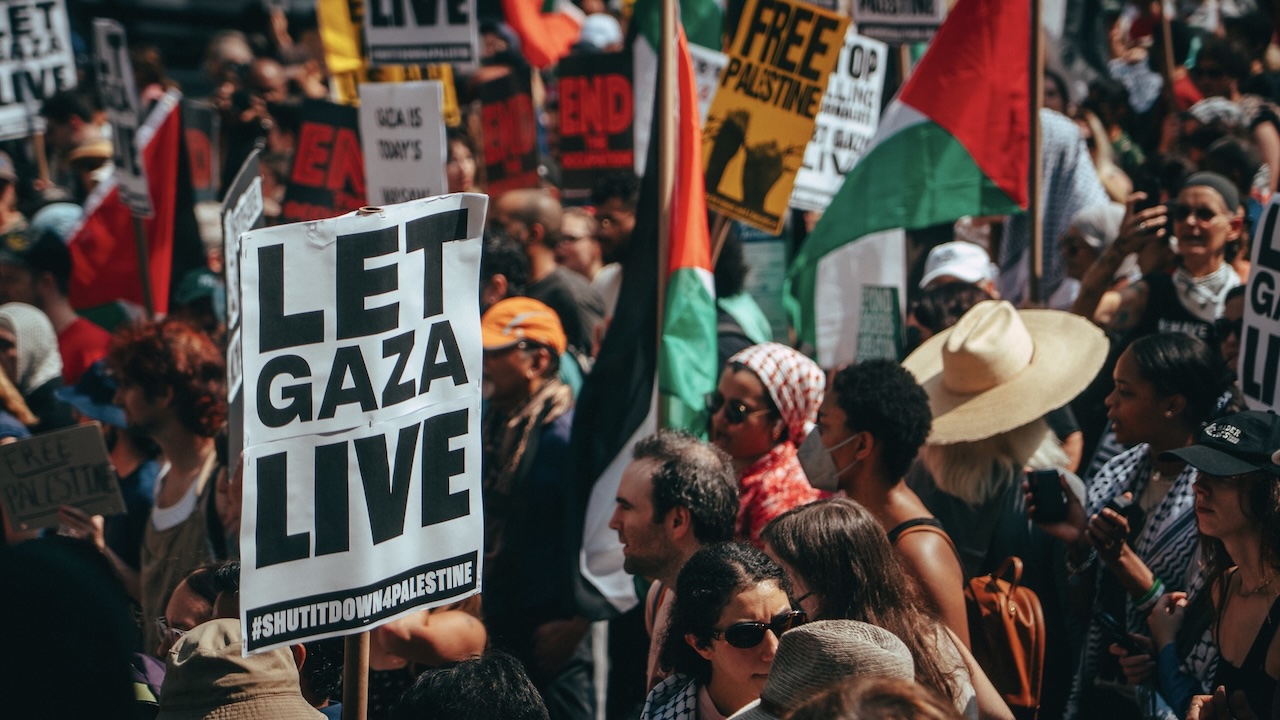 Tens of thousands march against Gaza starvation in New York City