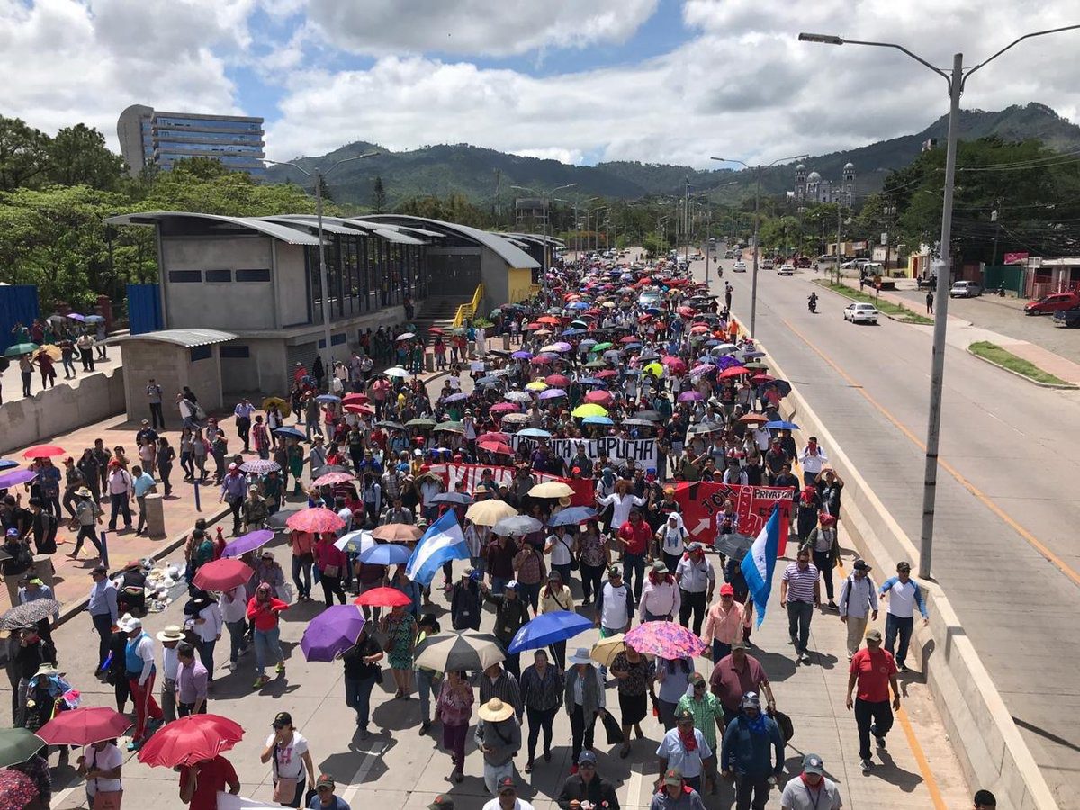 In Honduras, #FueraJOH becomes a national war cry