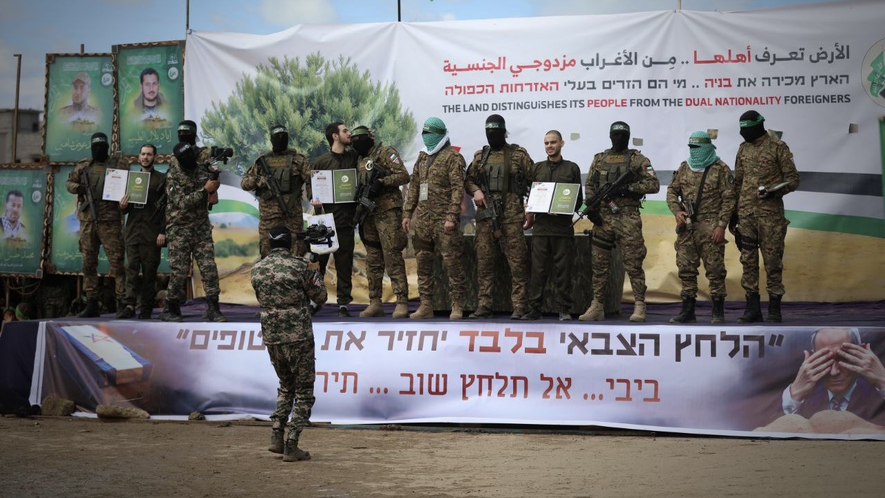 Netanyahu puts Gaza ceasefire deal at risk with suspension of Palestinian prisoner release