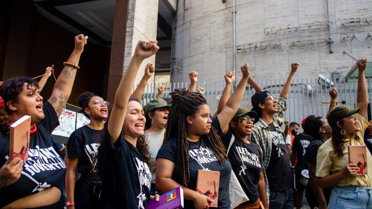 Brazilian youth protest outside US consulate to demand an end to sanctions against Cuba