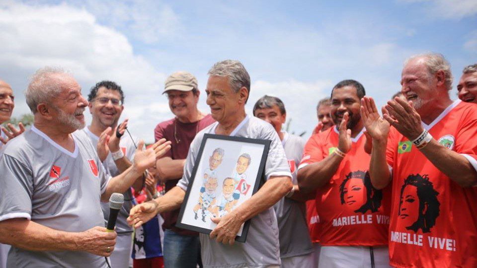 Football match brought together friends of Lula, Chico Buarque, and MST in São Paulo