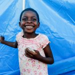 menina-moambique-entre-tendas-de-acampamento-em-beira-foto-rafael-stedile_40658582073_o - BT News