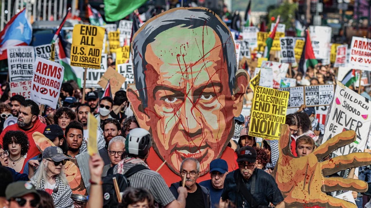 Thousands march to denounce Netanyahu at UNGA: “Everywhere you go, you will be met with empty rooms”