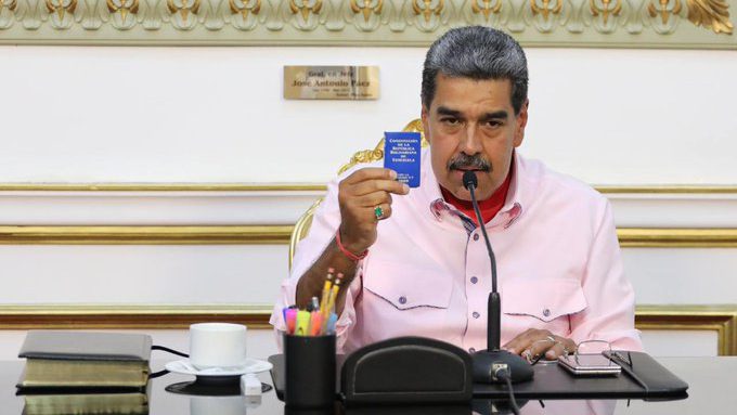 Nicolas Maduro condemns right-wing coup underway in Venezuela
