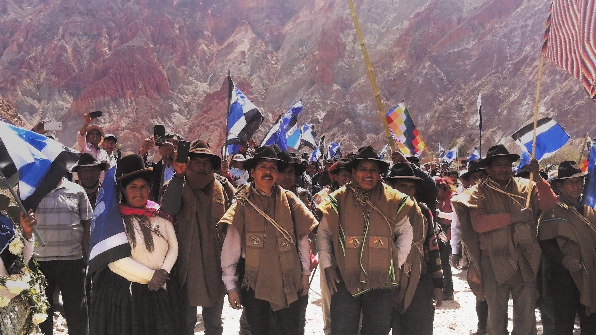 Hours before Bolivia goes the polls, early results system suspended, military mobilization in La Paz