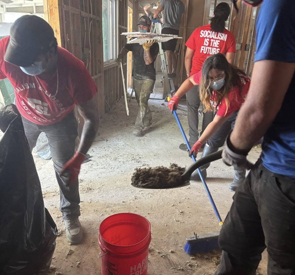 Volunteers flooding texas